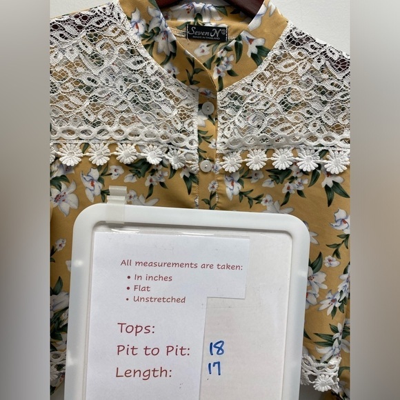 ✨ 4 for $30 ✨ Seven N Mustard Color Floral Cropped Button-Up Top Size S - Picture 4 of 4